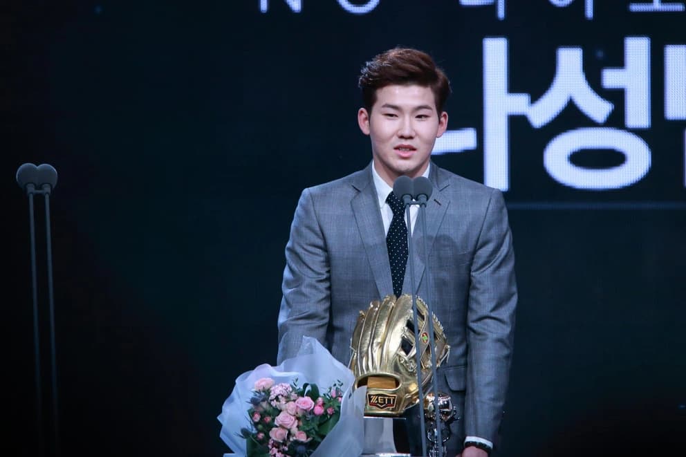 박건우