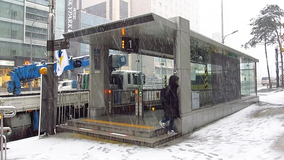명동역